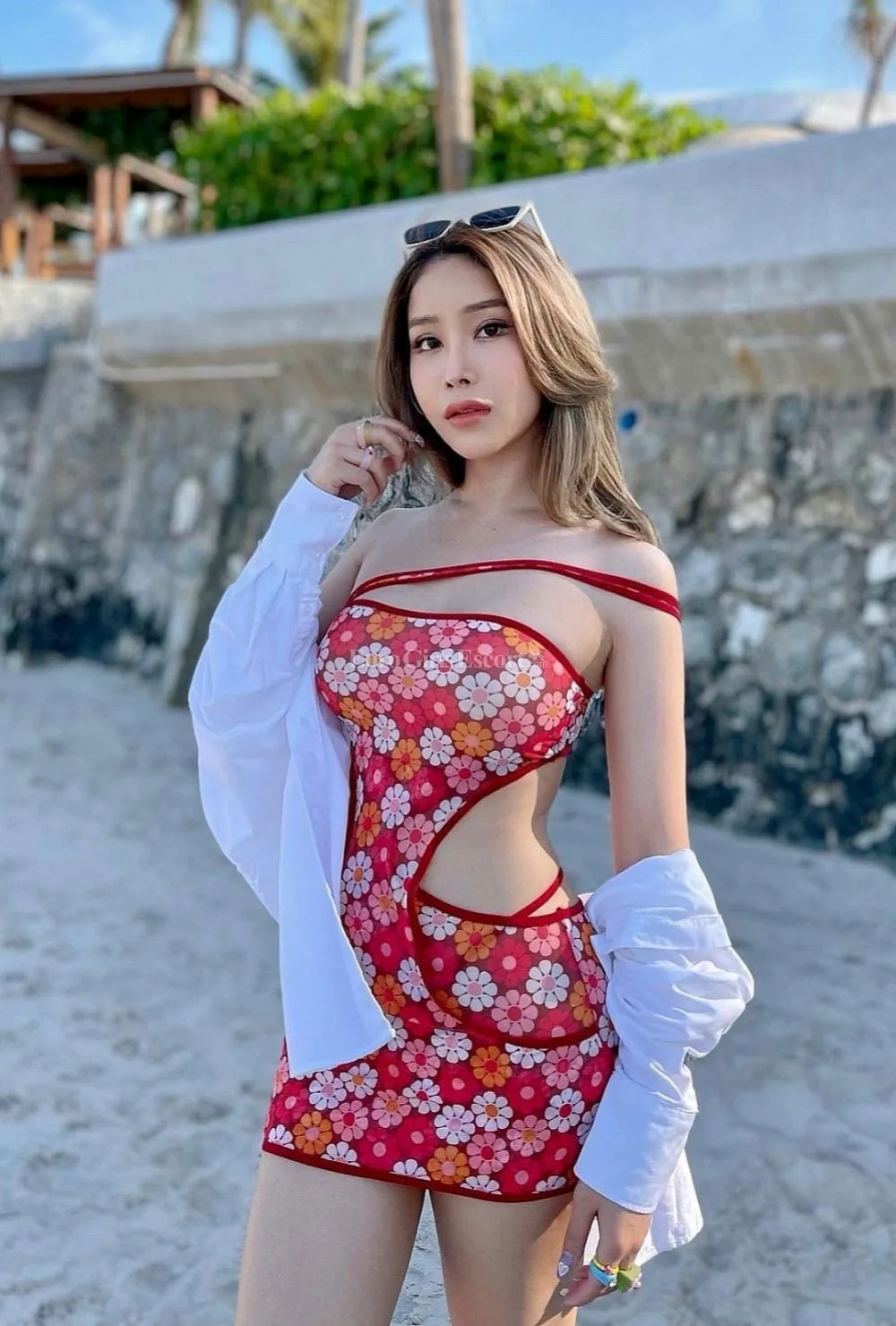 Bella Bomb - Escort Surbiton